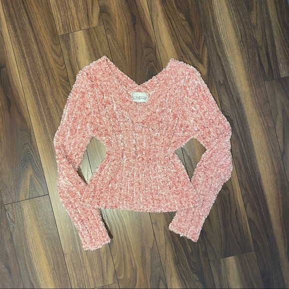 Adorable pink knit by TWO ROADS 💖 - Picture 1 of 2